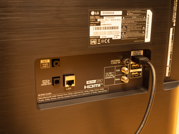 Ein weiteres Panel mit RJ-45 und Audioeing&auml;ngen (Bild: Oliver Nickel/Golem.de)